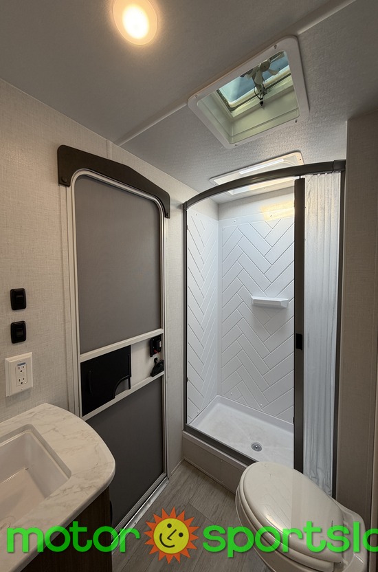 Salem 242BHXLX — bathroom