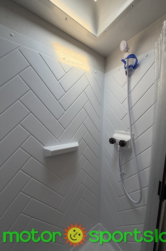 Salem 242BHXLX — shower