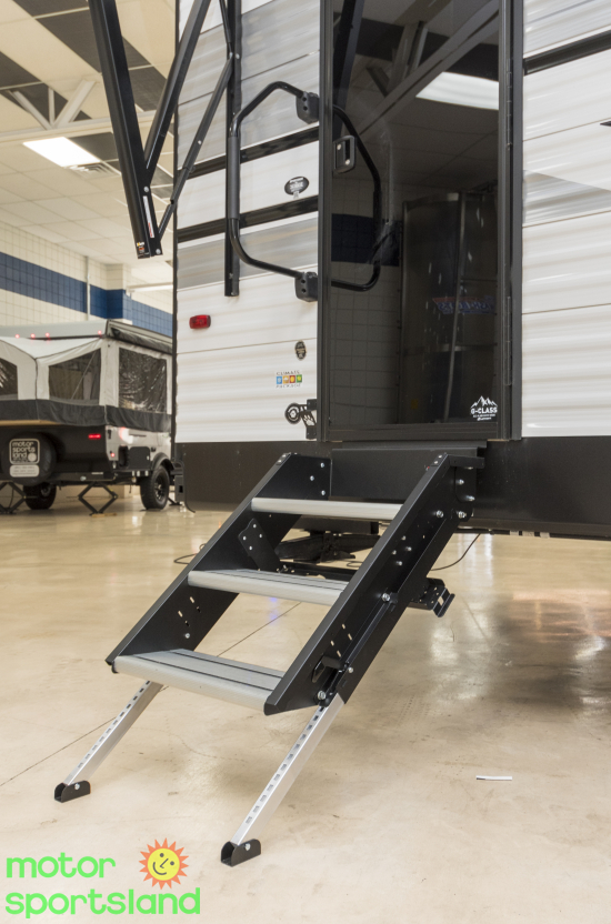 Sportsmen 241RKSE — entry door