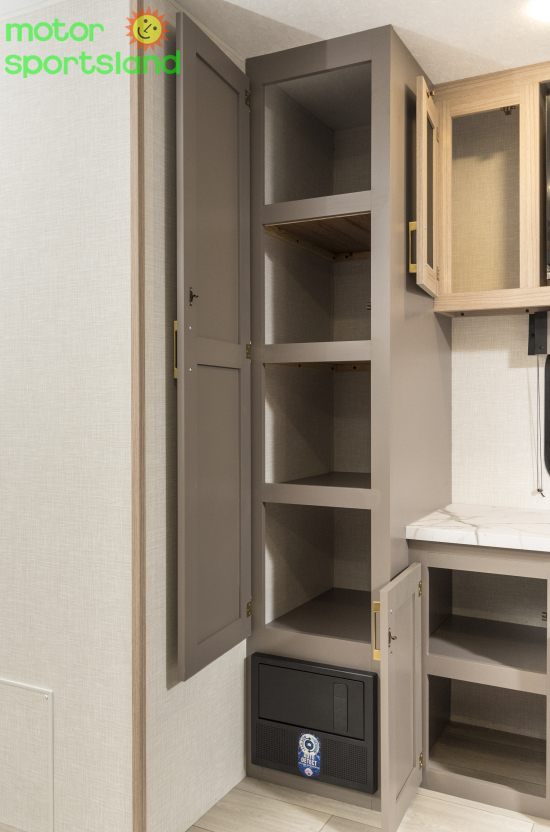 Sportsmen 241RKSE — closet storage