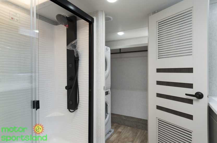 Redwood 401LK — bathroom