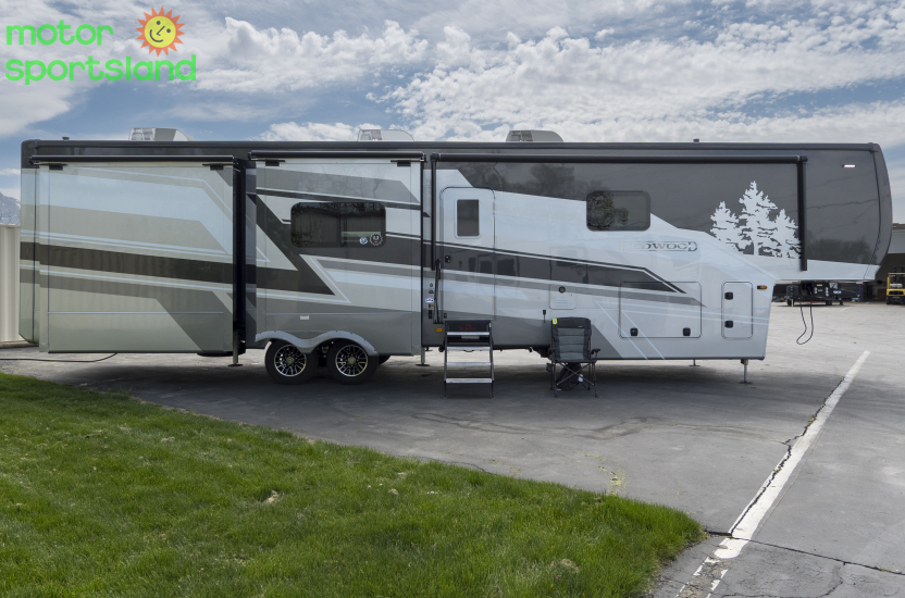 Redwood 401LK — exterior side