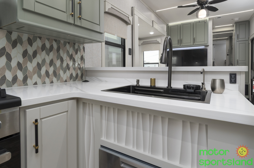 Redwood 401LK — kitchen
