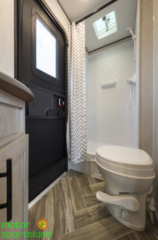 Zinger 270BH — bathroom