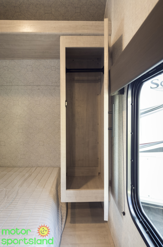 Zinger 270BH — closet storage