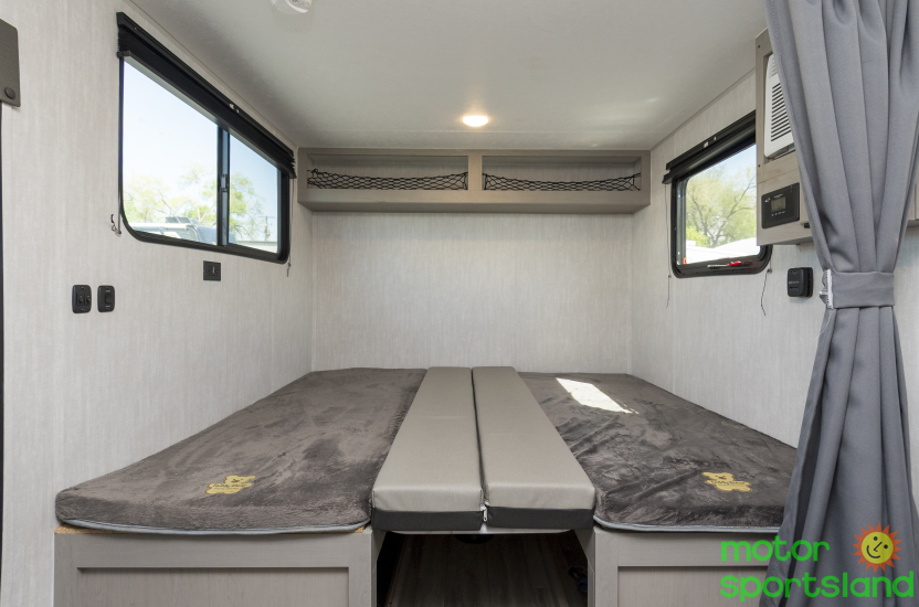 11000 ROK — bedroom