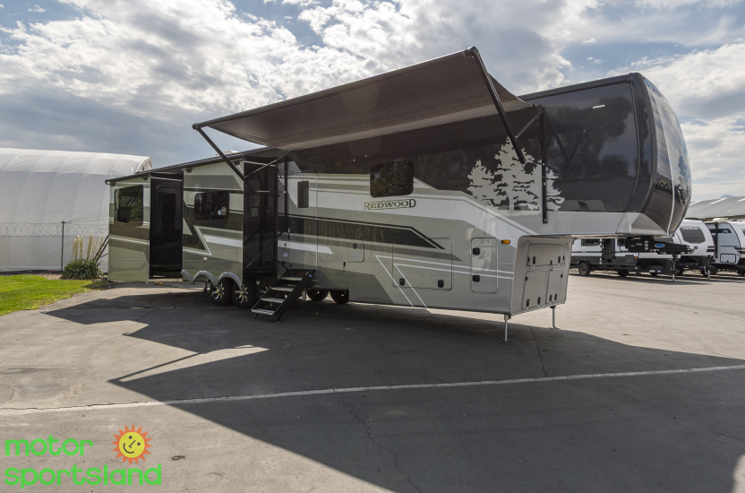 Redwood 415RD — awning
