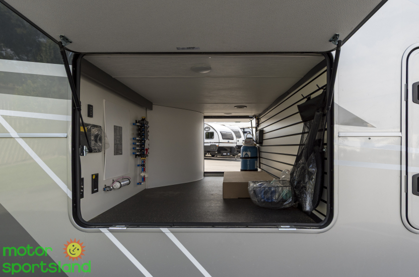 Redwood 415RD — pass through storage