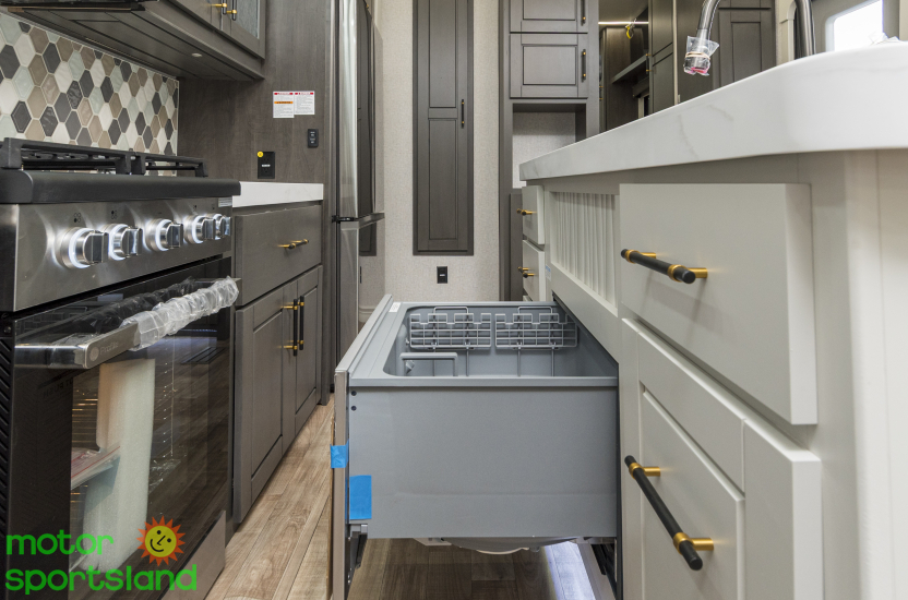 Redwood 415RD — kitchen