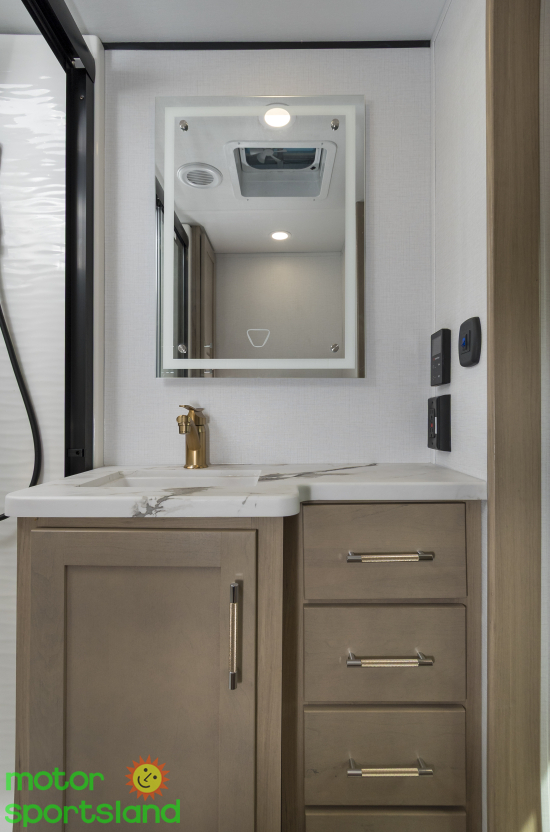 Raptor 441 — bathroom