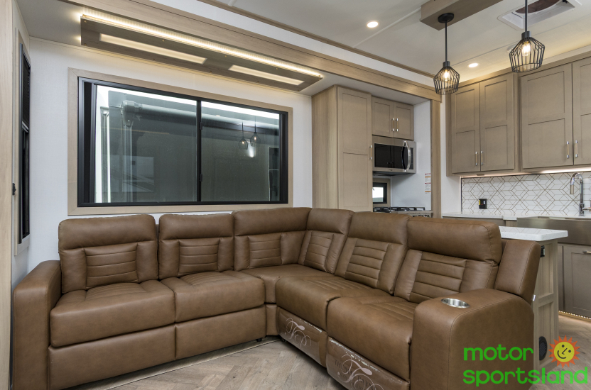 Raptor 441 — living dinette