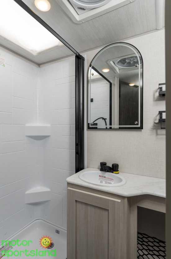 R-POD 185 — bathroom