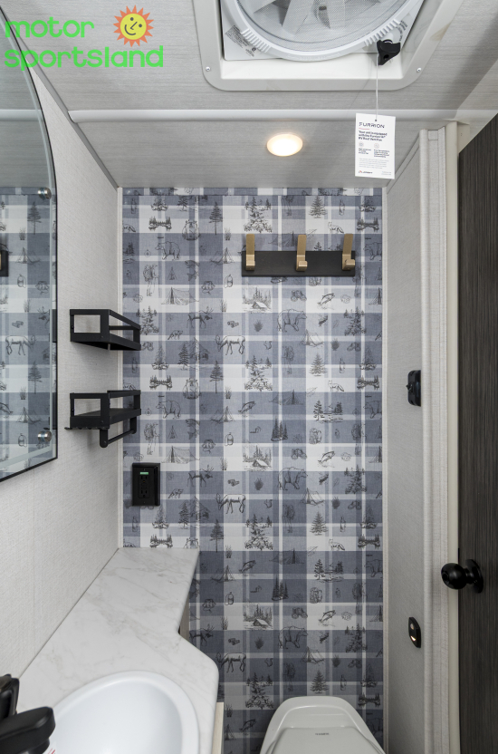 R-POD 185 — bathroom