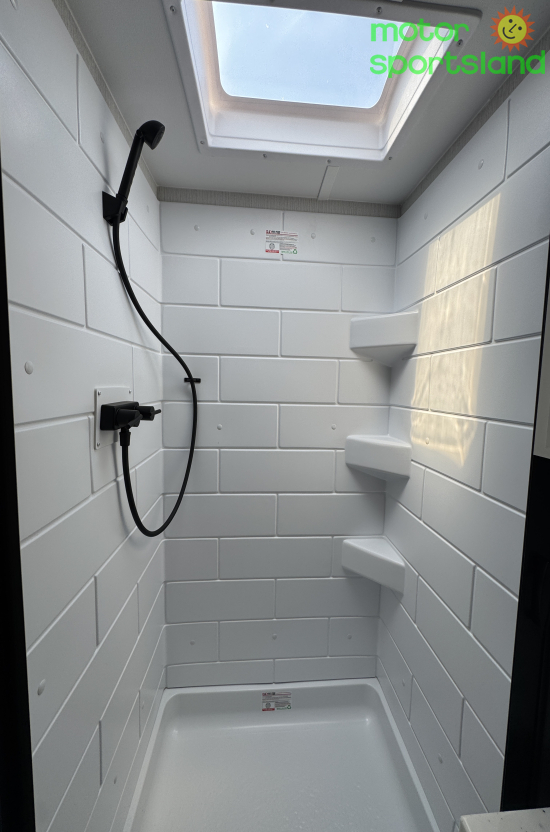 Thrive 24RKS — shower