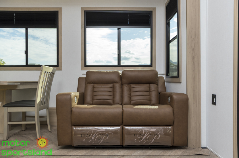 Raptor 430 — living dinette