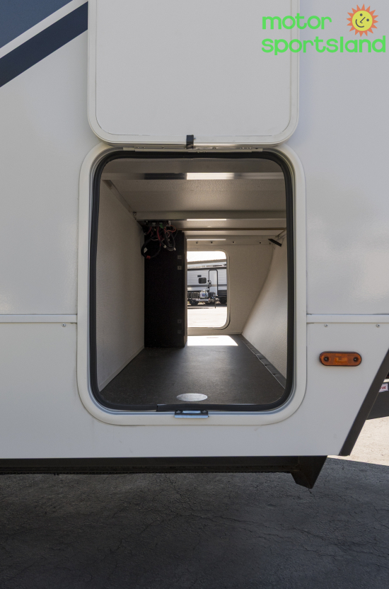 Alta 2800KBH — entry door