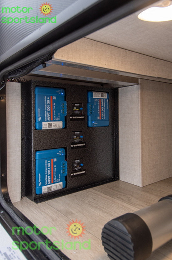 Overland 240TKR — roof solar