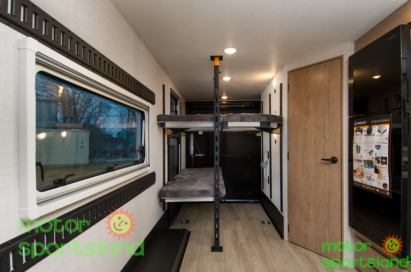 Overland 240TKR — kitchen