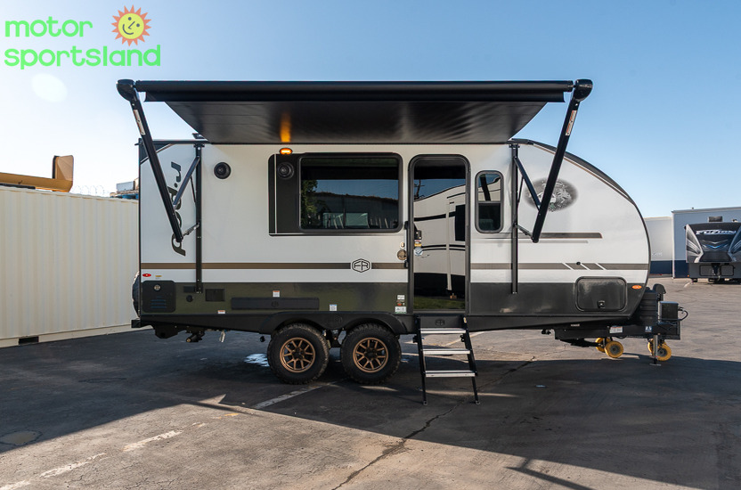 R-POD 197 — awning