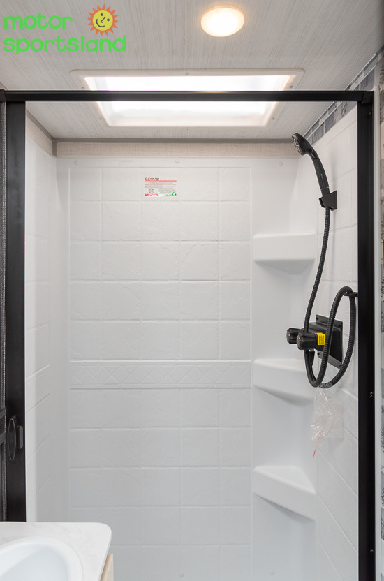R-POD 197 — shower