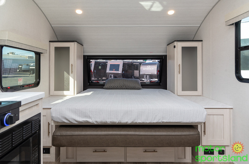 R-POD 197 — bedroom