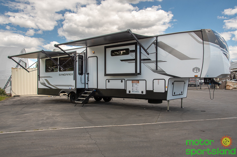 Sandpiper 3800RK — awning