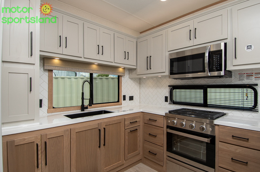 Sandpiper 3800RK — kitchen