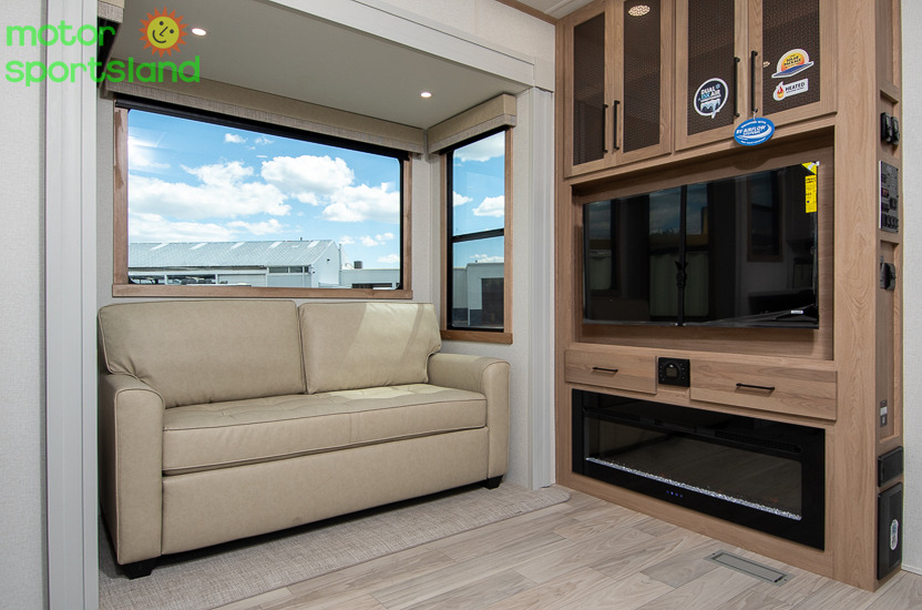 Sandpiper 3800RK — living dinette