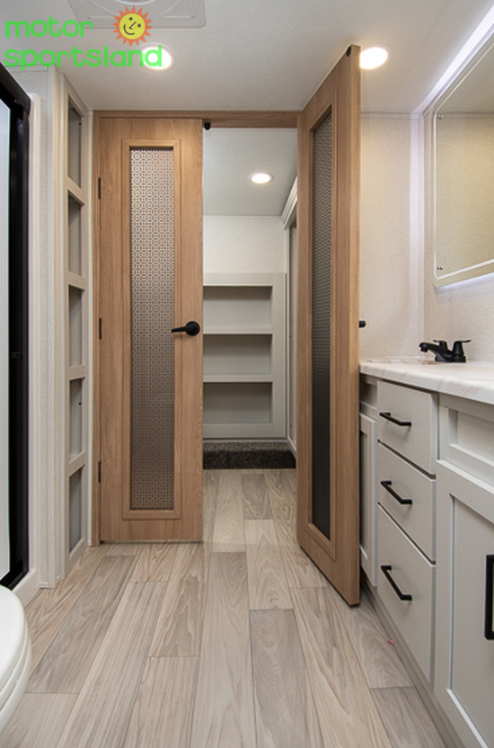 Sandpiper 3800RK — closet storage
