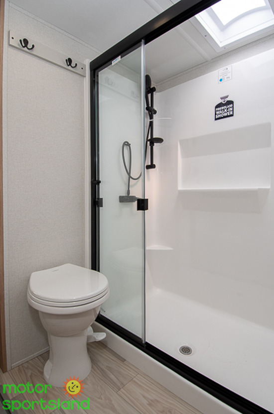 Sandpiper 3800RK — shower