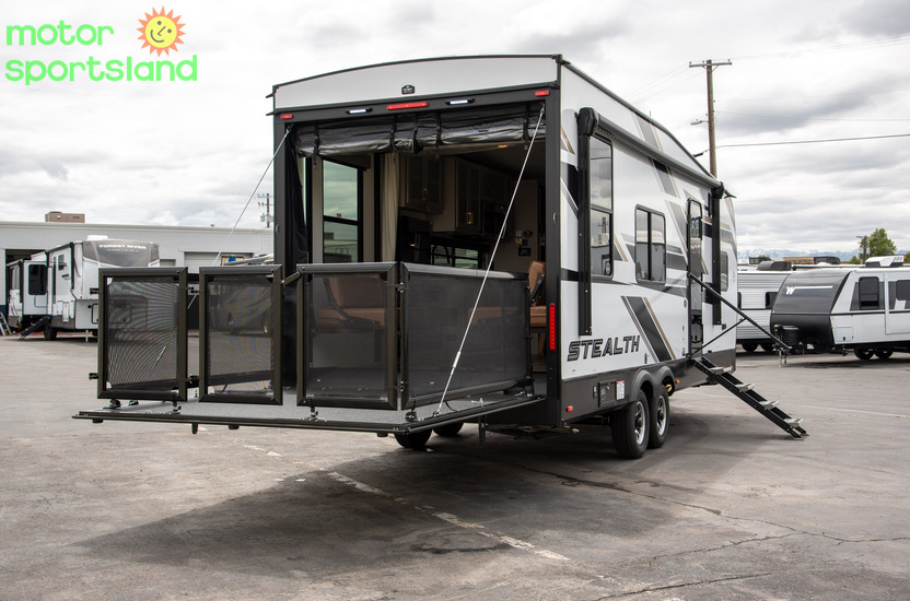 Stealth 2215 — exterior rear