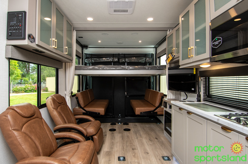 Stealth 2215 — living dinette