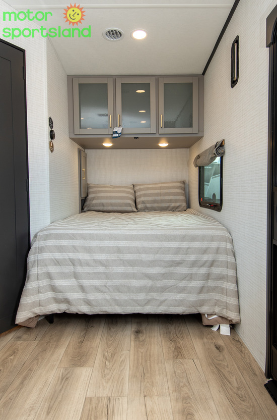 Stealth 2215 — bedroom