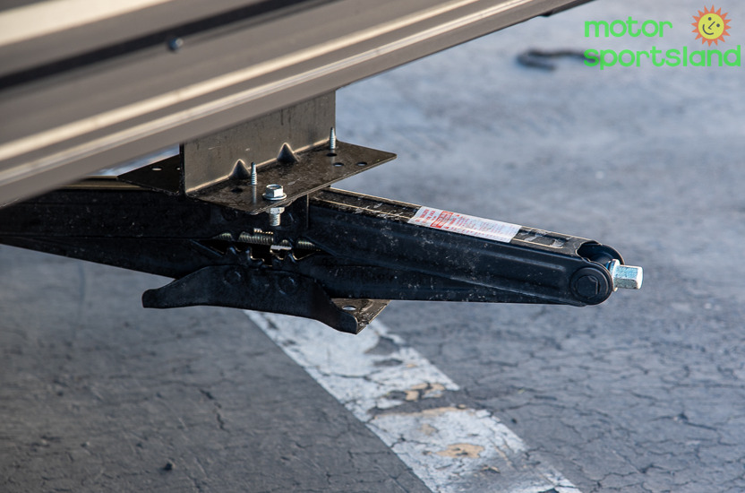 Access 18DBH — stabilizer jack