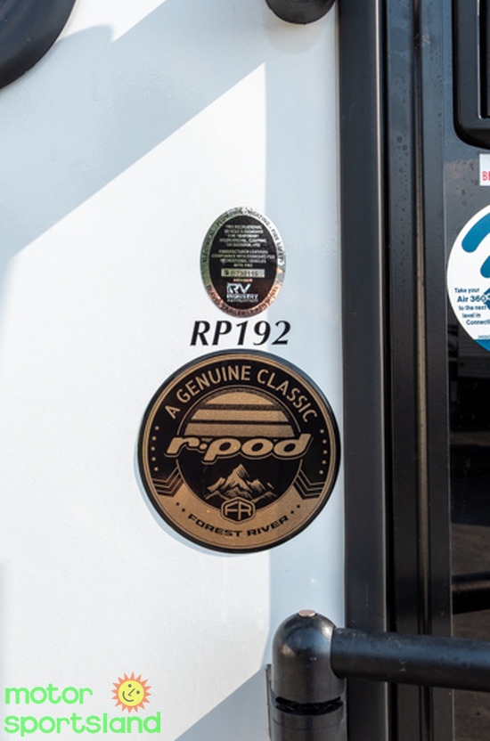 R-POD 192 — model badge