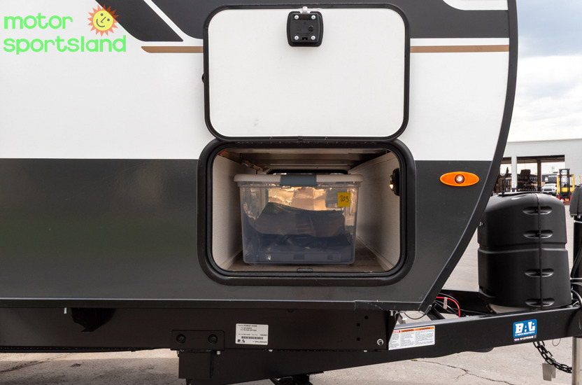 R-POD 203 — pass through storage