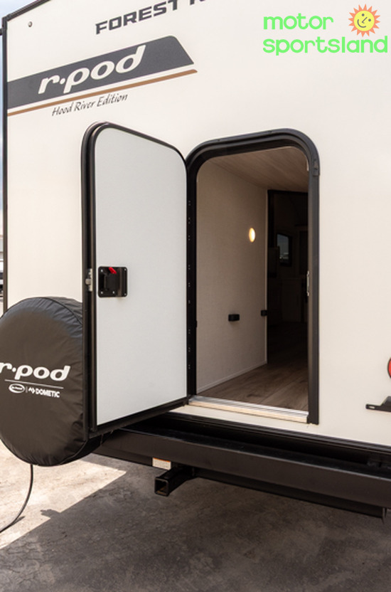 R-POD 203 — entry door