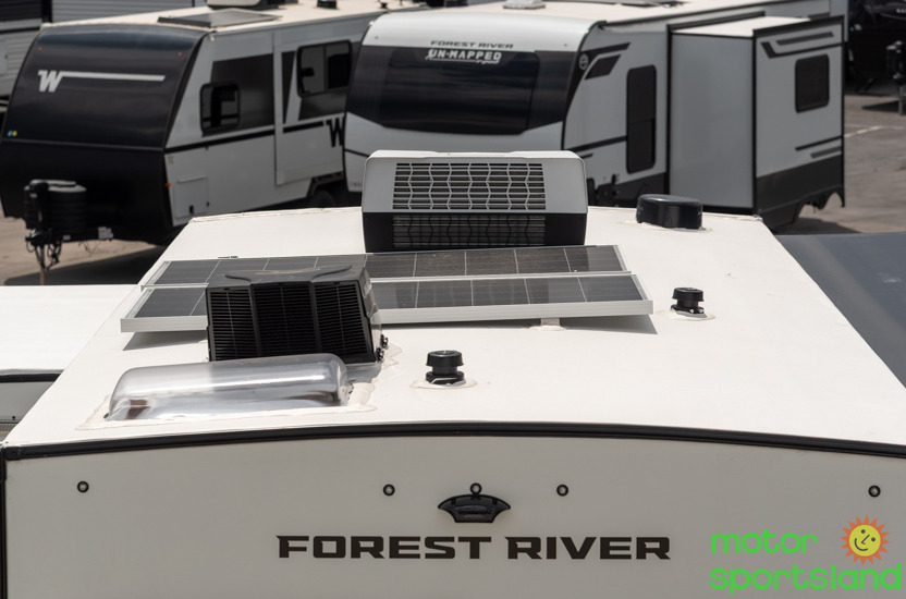 R-POD 203 — roof solar