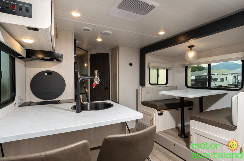 R-POD 203 — kitchen