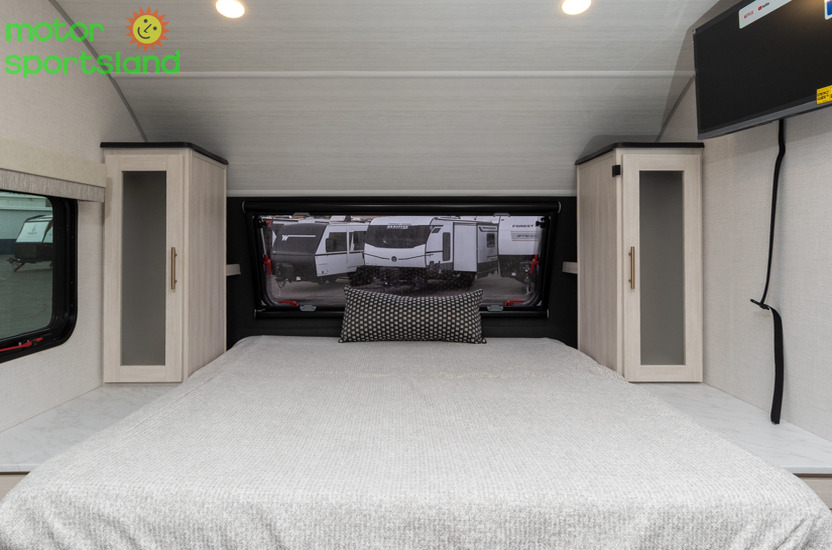 R-POD 203 — bedroom