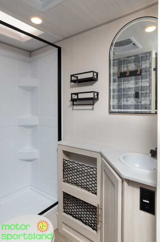 R-POD 203 — bathroom