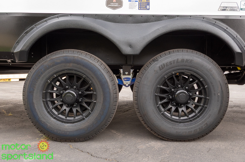 Stealth 2800 — exterior side
