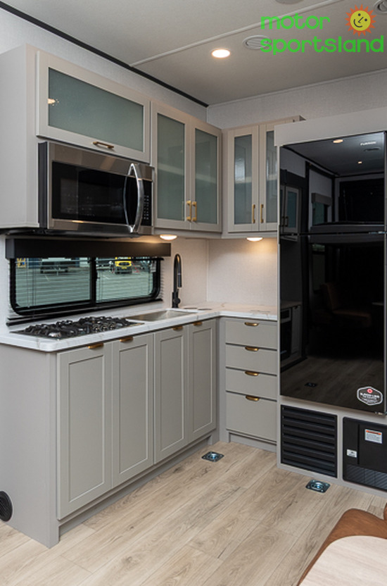 Stealth 2800 — kitchen