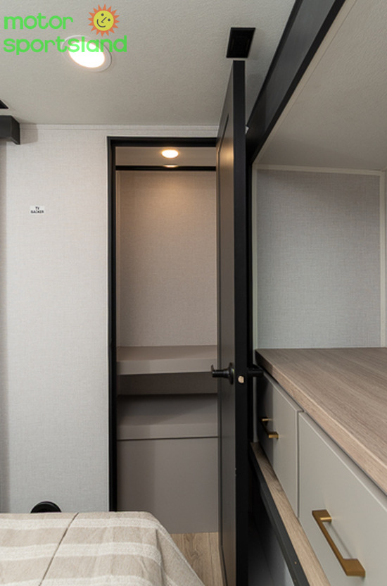 Stealth 2800 — closet storage