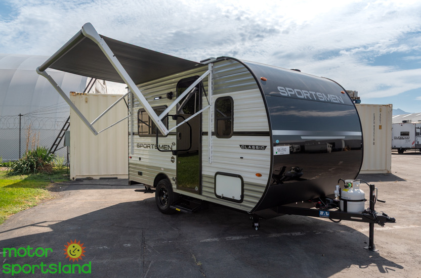 Sportsmen 130RD — awning