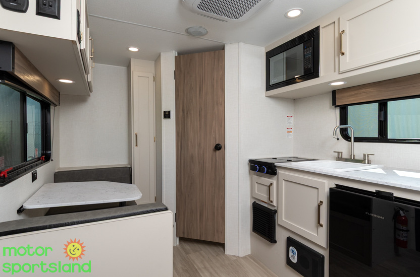 Sportsmen 130RD — kitchen