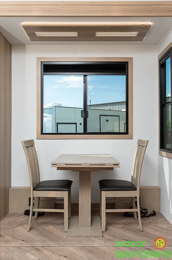 Raptor 441 — living dinette