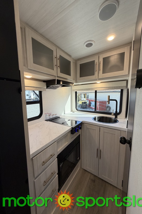 R-POD 194 — kitchen