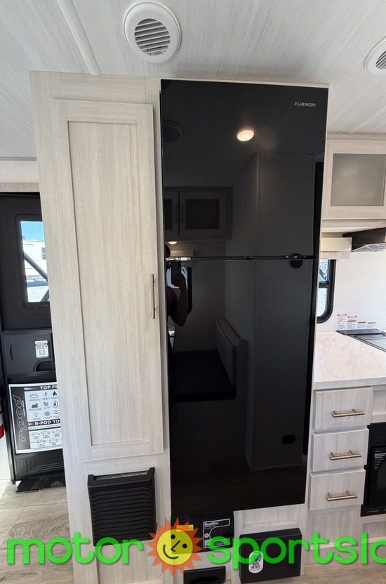 R-POD 194 — refrigerator