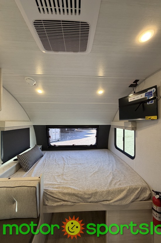 R-POD 194 — bedroom